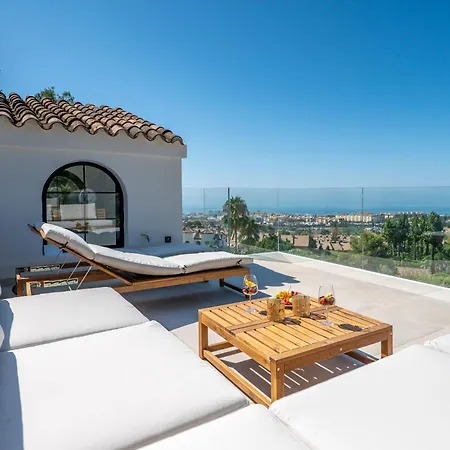 Апартаменти Newly Renovated 5-bdrm Luxury With Sea Views Марбелья