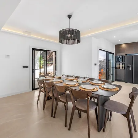Newly Renovated 5-bdrm Luxury With Sea Views * Марбелья