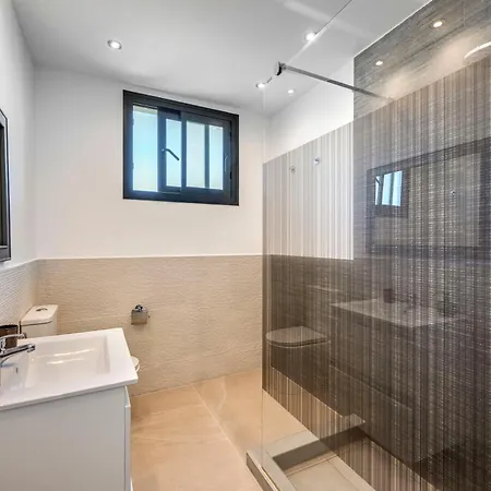 Newly Renovated 5-bdrm Luxury With Sea Views * Марбелья
