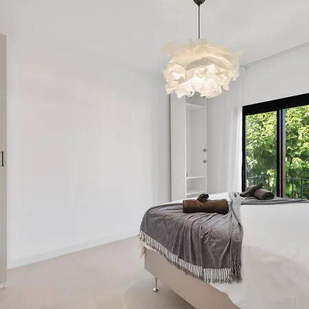 Apartment Newly Renovated 5-bdrm Luxury With Sea Views Marbella